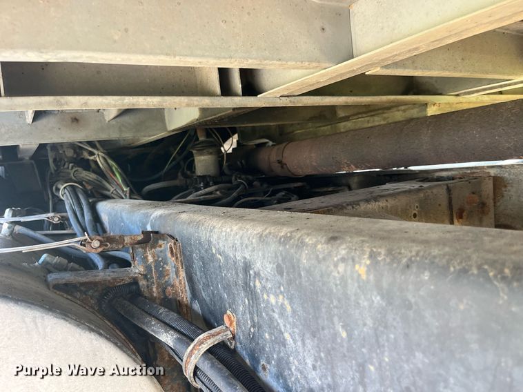 image for item DP0497 1996 International 9400  semi truck