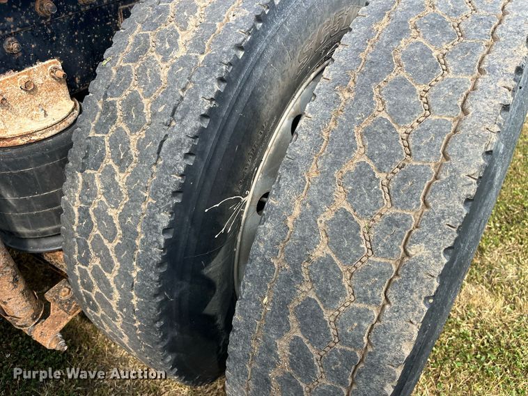 image for item DP0497 1996 International 9400  semi truck