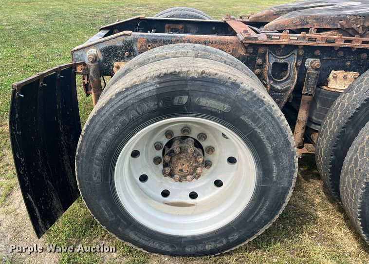 image for item DP0497 1996 International 9400  semi truck