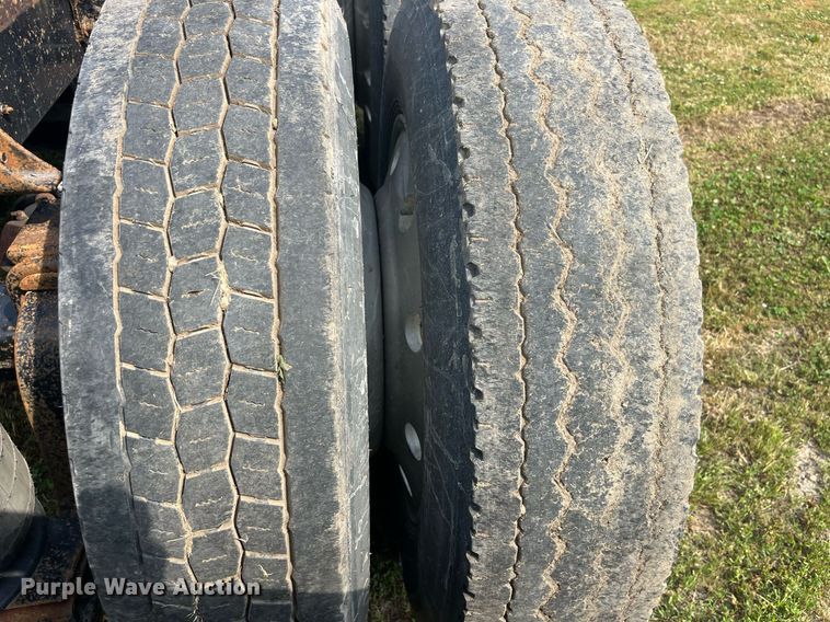 image for item DP0497 1996 International 9400  semi truck