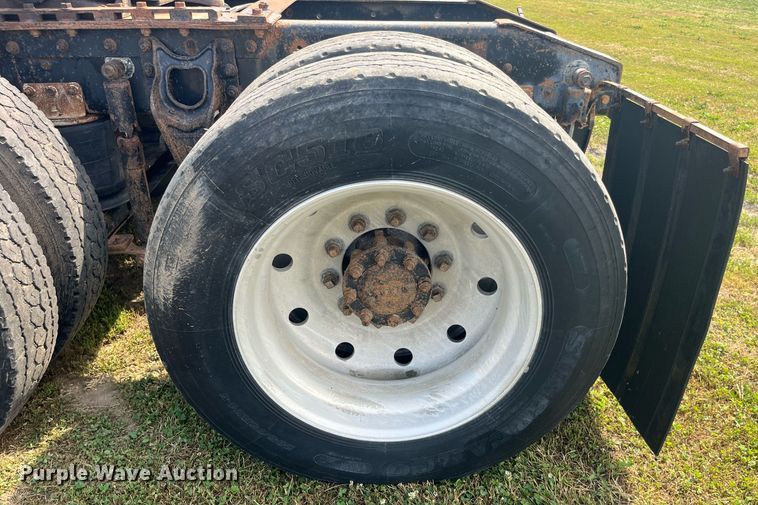 image for item DP0497 1996 International 9400  semi truck