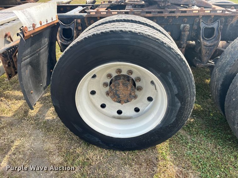 image for item DP0497 1996 International 9400  semi truck