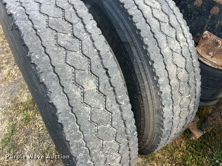 image for item DP0497 1996 International 9400  semi truck