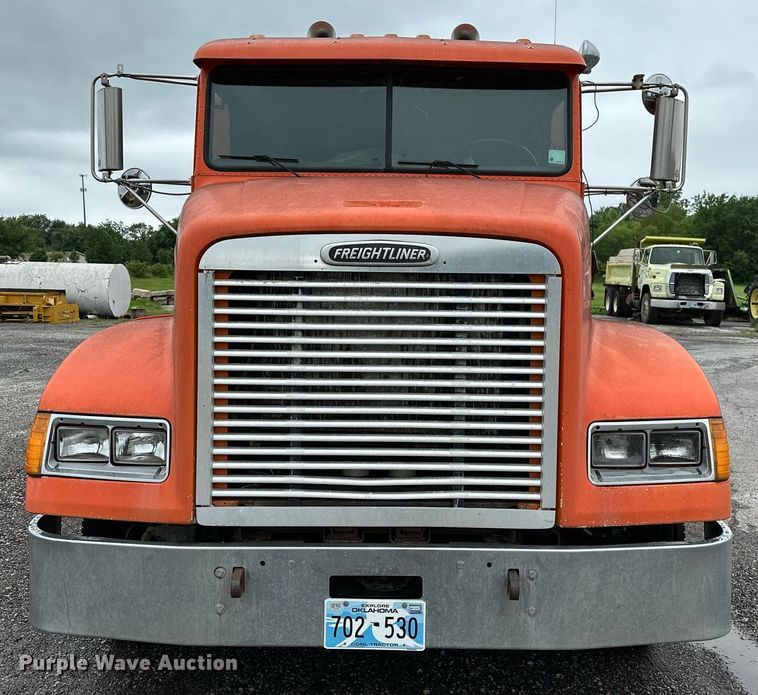 image for item DP3155 2000 Freightliner FD1  semi truck
