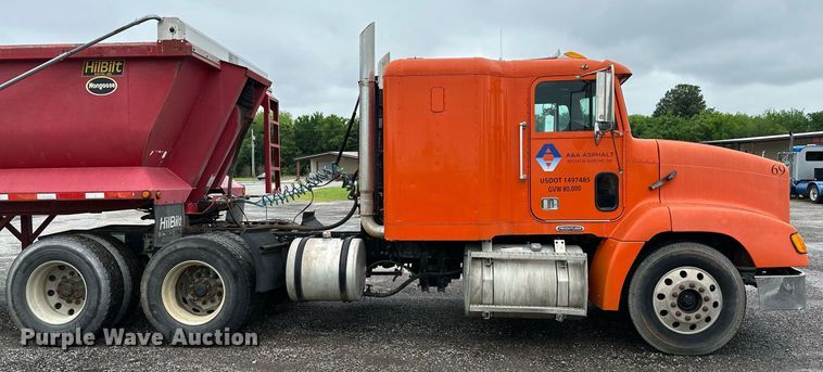 image for item DP3155 2000 Freightliner FD1  semi truck