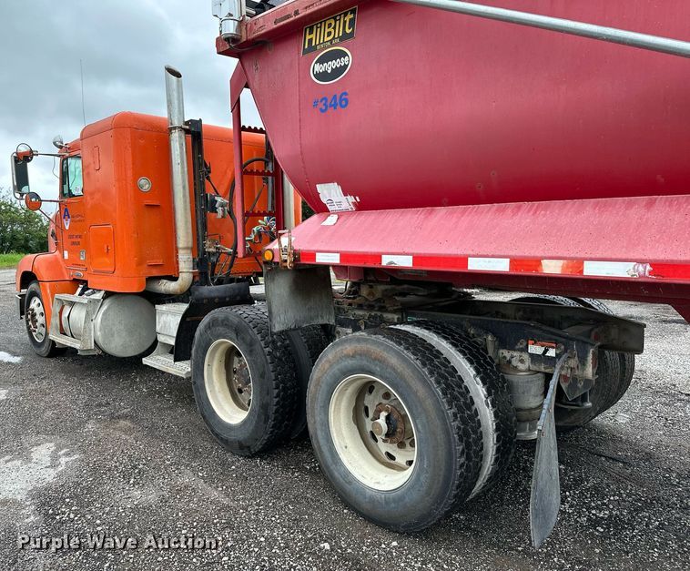 image for item DP3155 2000 Freightliner FD1  semi truck