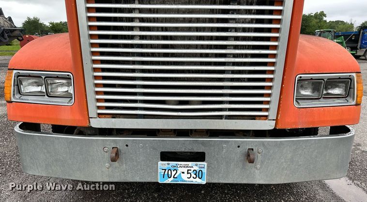 image for item DP3155 2000 Freightliner FD1  semi truck