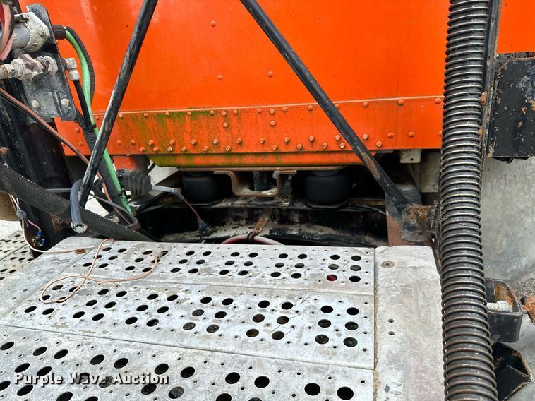 image for item DP3155 2000 Freightliner FD1  semi truck