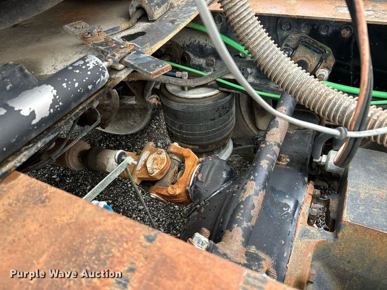 image for item DP3155 2000 Freightliner FD1  semi truck