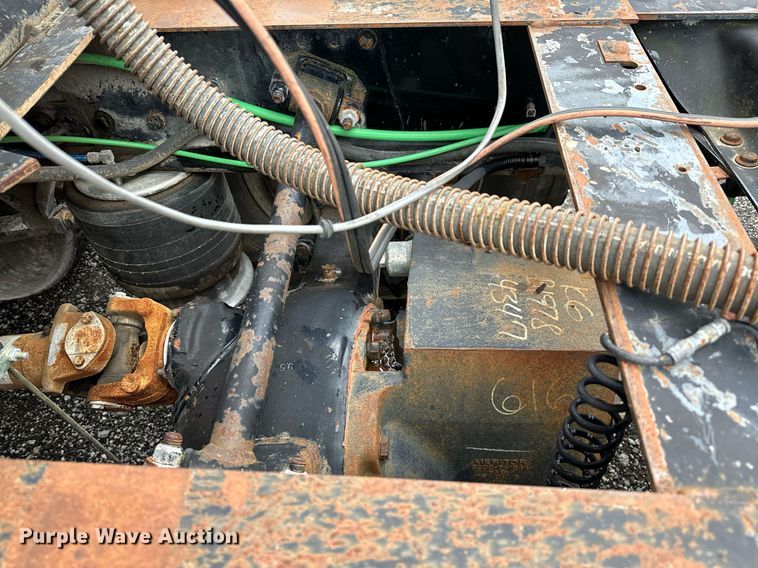 image for item DP3155 2000 Freightliner FD1  semi truck