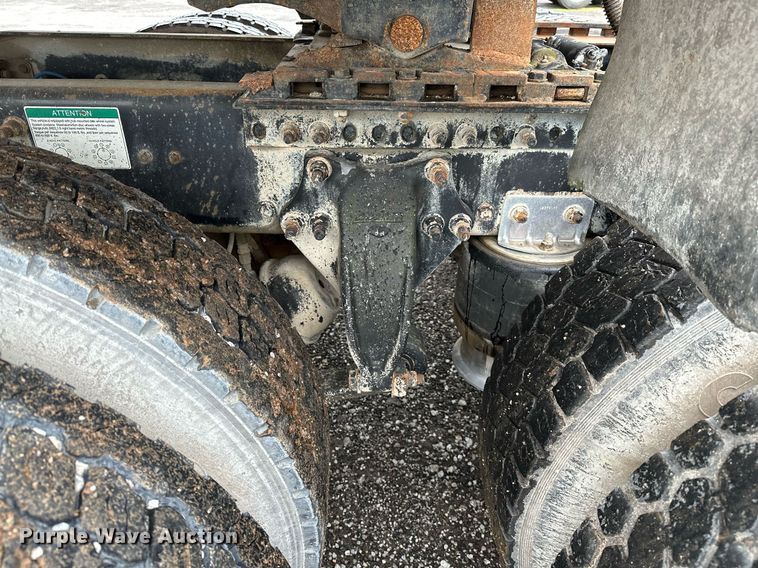 image for item DP3155 2000 Freightliner FD1  semi truck