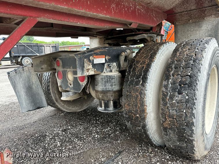 image for item DP3155 2000 Freightliner FD1  semi truck