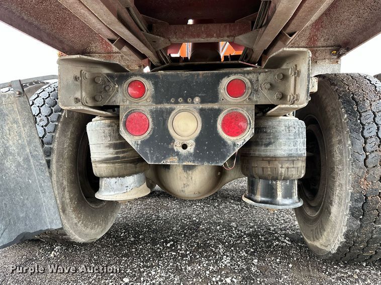 image for item DP3155 2000 Freightliner FD1  semi truck