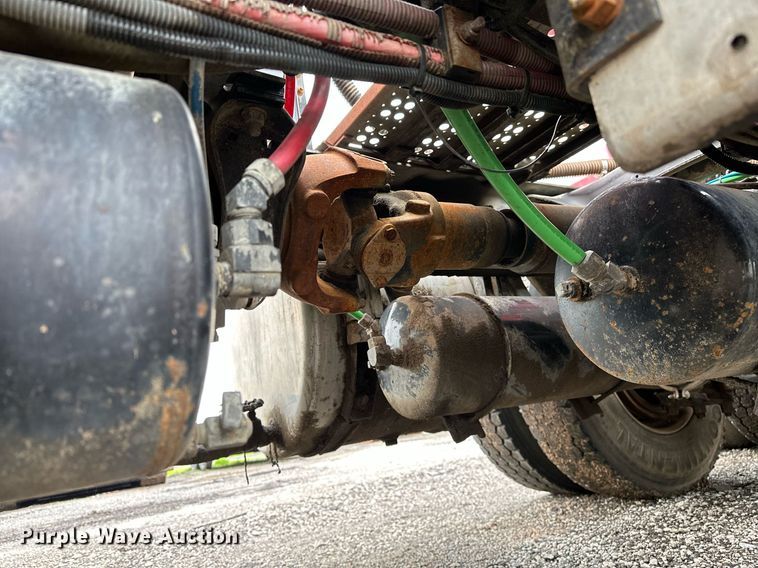 image for item DP3155 2000 Freightliner FD1  semi truck