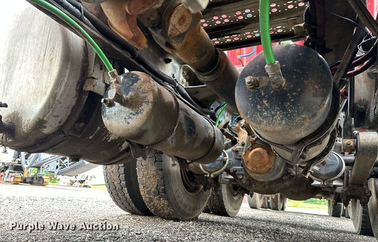 image for item DP3155 2000 Freightliner FD1  semi truck