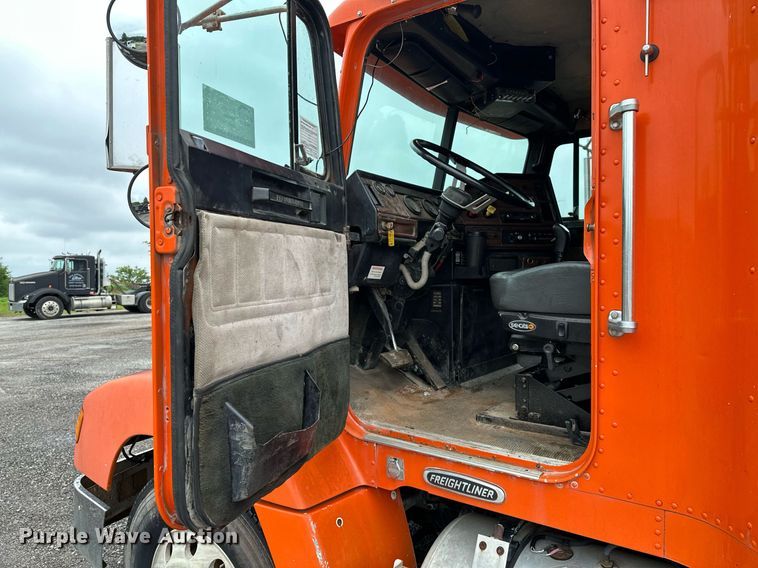 image for item DP3155 2000 Freightliner FD1  semi truck