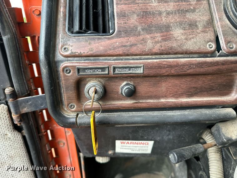 image for item DP3155 2000 Freightliner FD1  semi truck