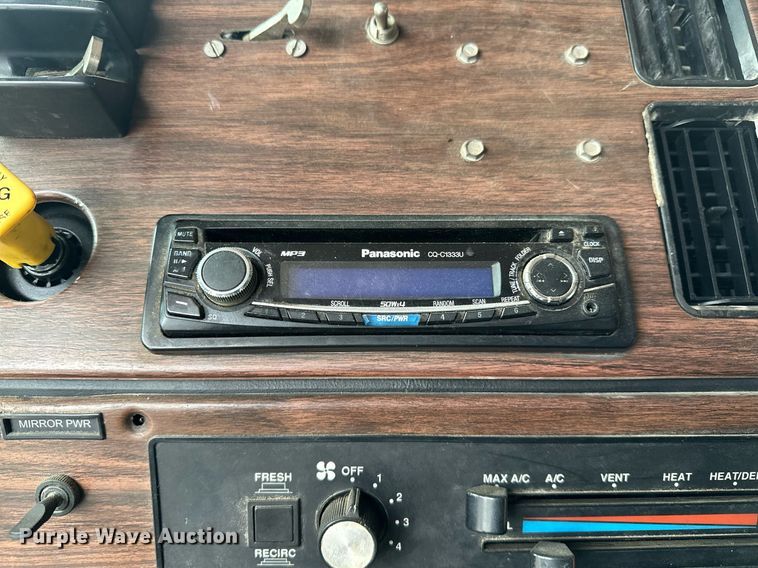 image for item DP3155 2000 Freightliner FD1  semi truck