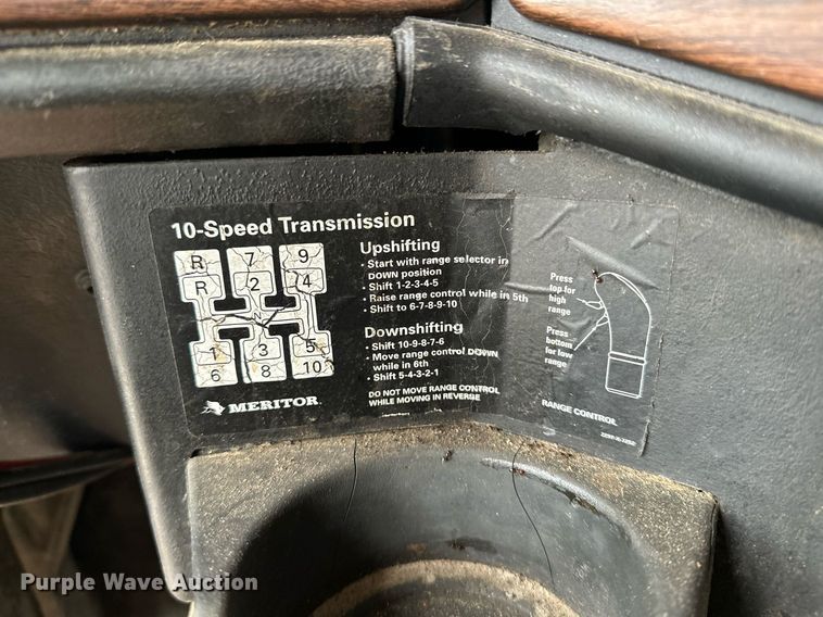 image for item DP3155 2000 Freightliner FD1  semi truck