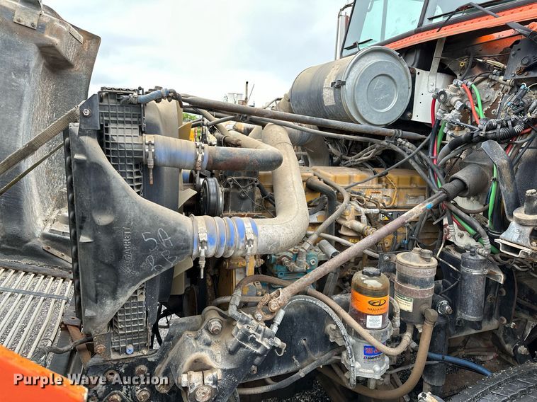 image for item DP3155 2000 Freightliner FD1  semi truck