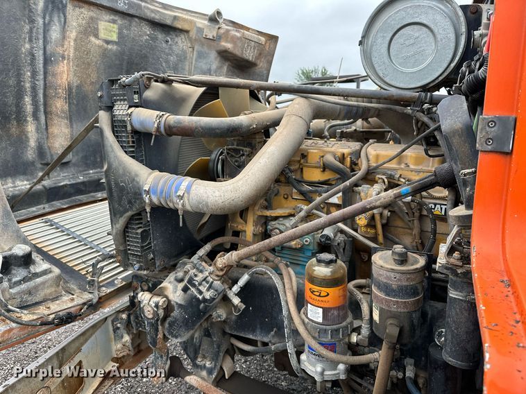 image for item DP3155 2000 Freightliner FD1  semi truck