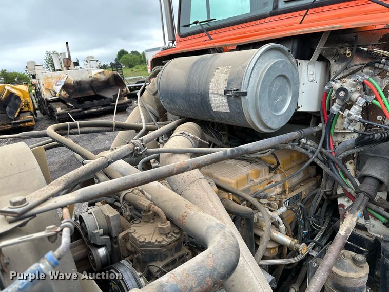 image for item DP3155 2000 Freightliner FD1  semi truck