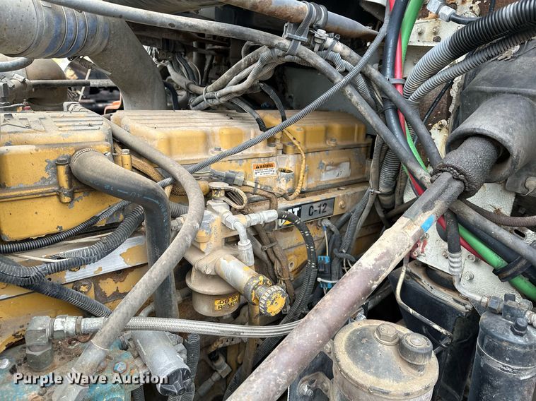 image for item DP3155 2000 Freightliner FD1  semi truck