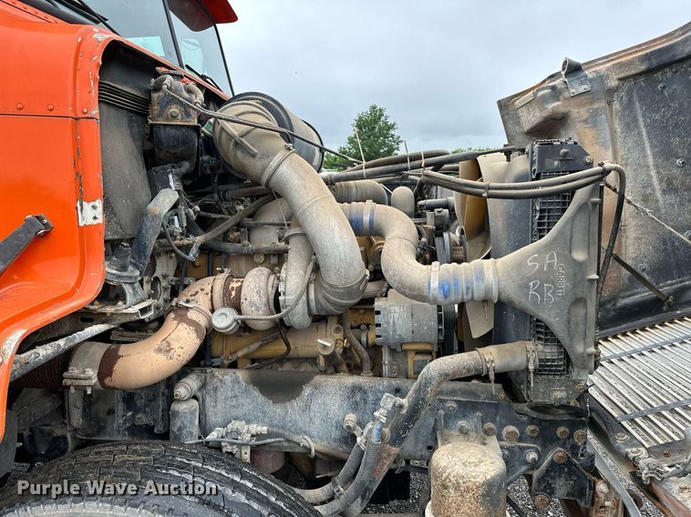 image for item DP3155 2000 Freightliner FD1  semi truck