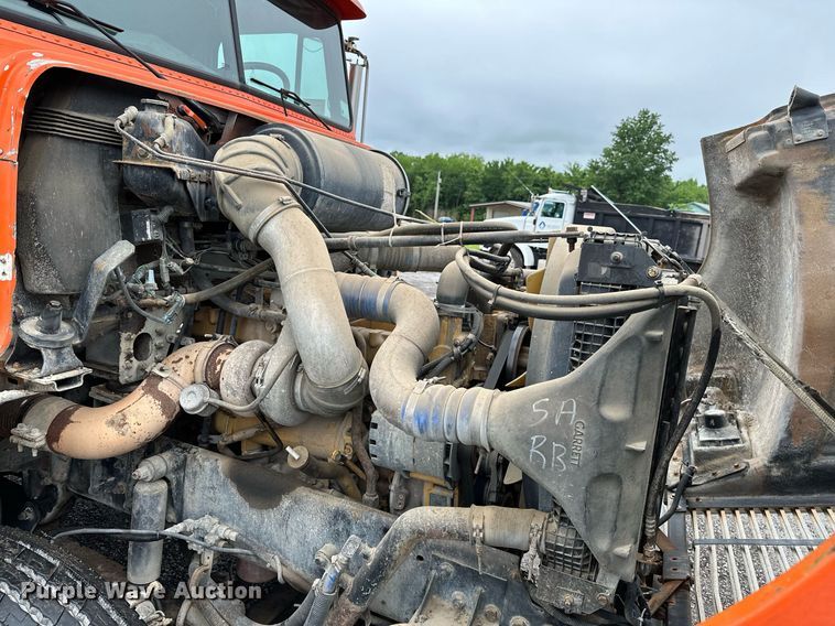 image for item DP3155 2000 Freightliner FD1  semi truck