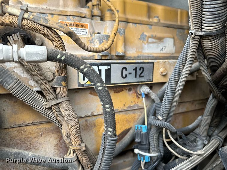 image for item DP3155 2000 Freightliner FD1  semi truck