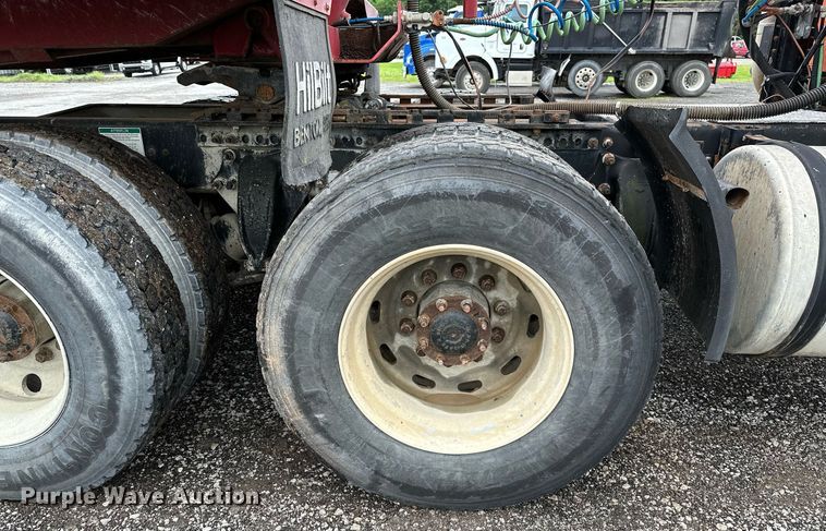 image for item DP3155 2000 Freightliner FD1  semi truck