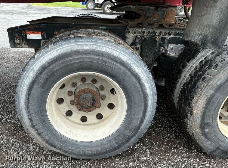 image for item DP3155 2000 Freightliner FD1  semi truck