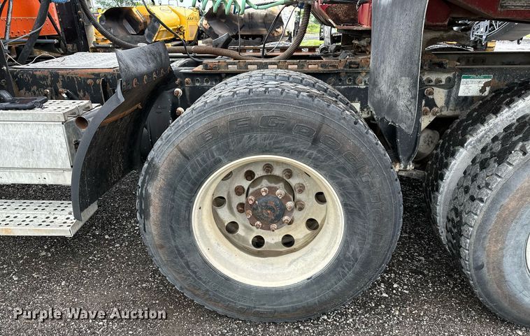 image for item DP3155 2000 Freightliner FD1  semi truck