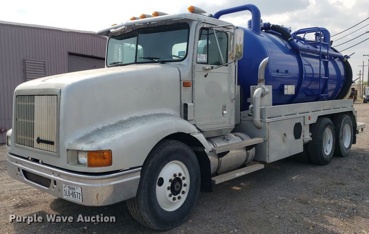 image for item DP7886 1996 International 9200  vacuum truck
