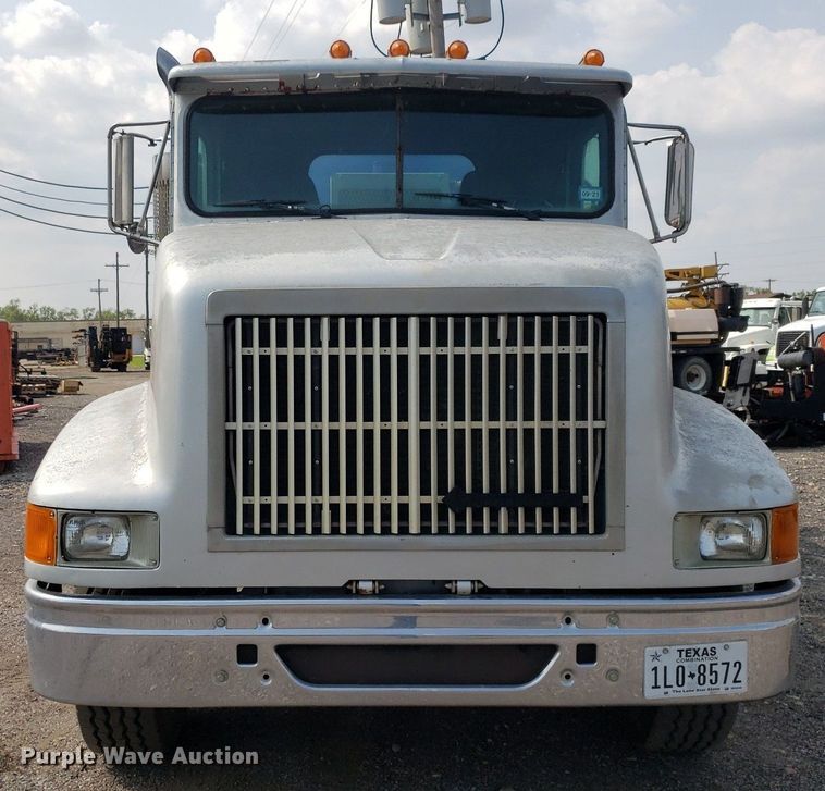 image for item DP7886 1996 International 9200  vacuum truck