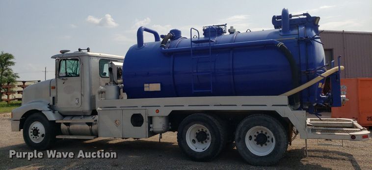 image for item DP7886 1996 International 9200  vacuum truck