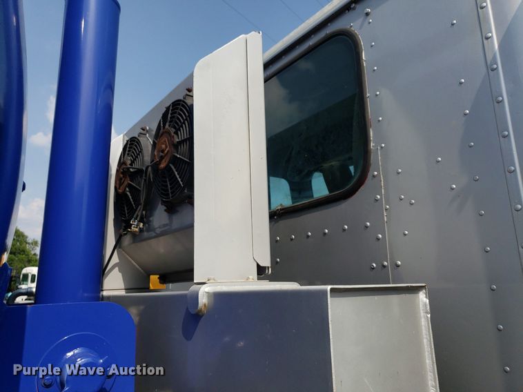 image for item DP7886 1996 International 9200  vacuum truck