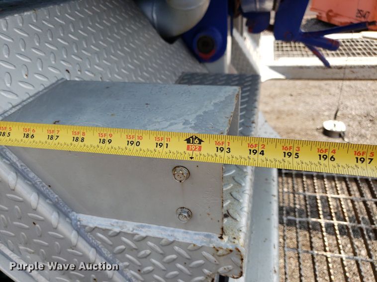image for item DP7886 1996 International 9200  vacuum truck