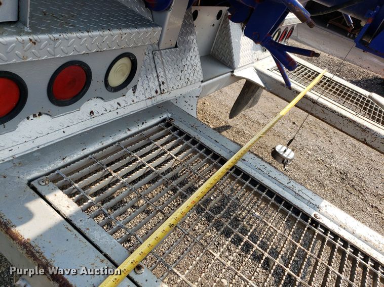 image for item DP7886 1996 International 9200  vacuum truck