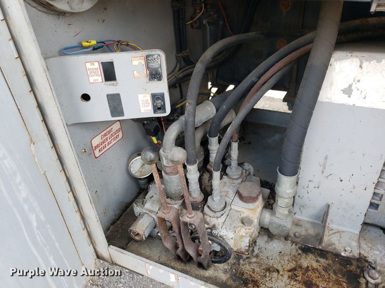 image for item DP7886 1996 International 9200  vacuum truck