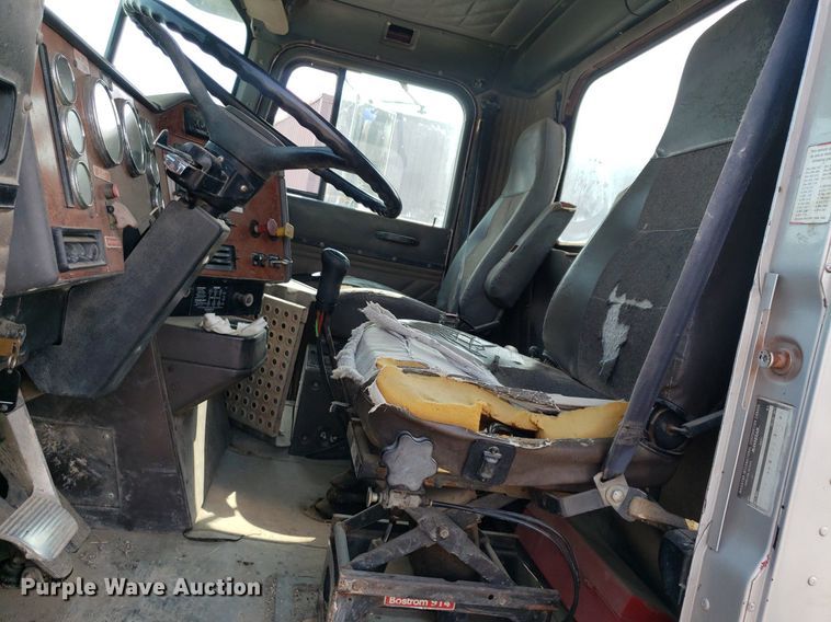 image for item DP7886 1996 International 9200  vacuum truck