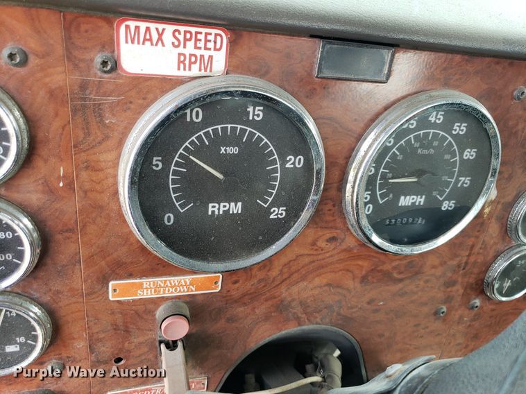 image for item DP7886 1996 International 9200  vacuum truck