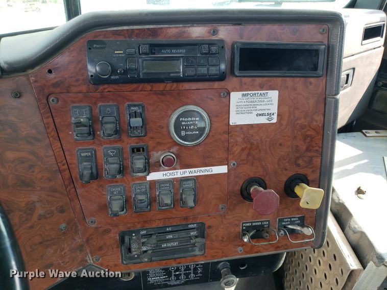 image for item DP7886 1996 International 9200  vacuum truck