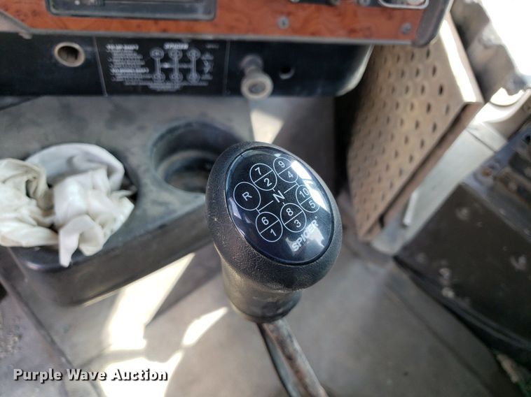 image for item DP7886 1996 International 9200  vacuum truck