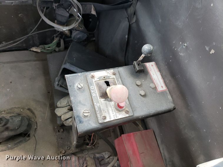 image for item DP7886 1996 International 9200  vacuum truck