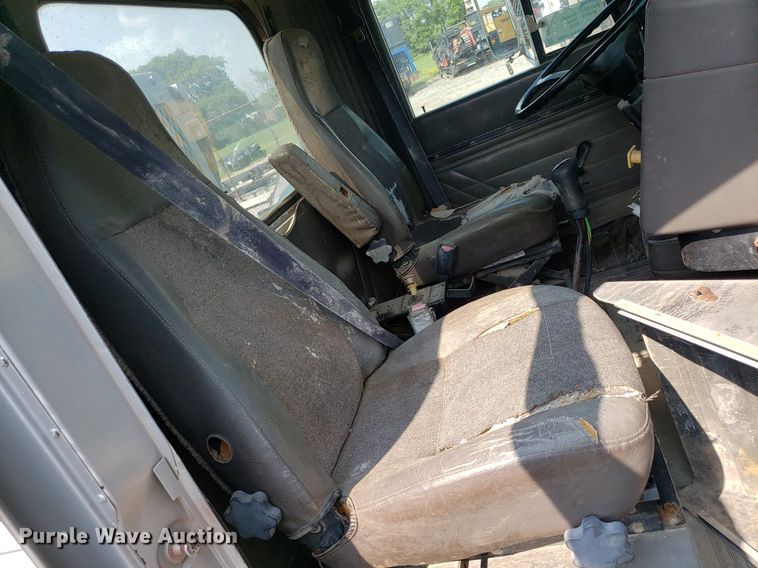 image for item DP7886 1996 International 9200  vacuum truck