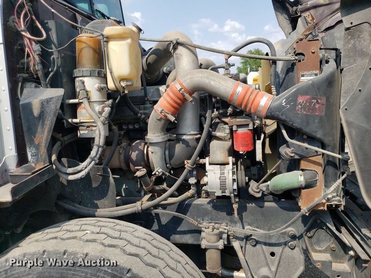 image for item DP7886 1996 International 9200  vacuum truck