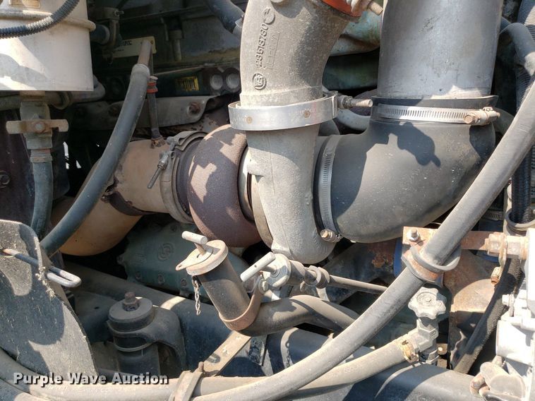 image for item DP7886 1996 International 9200  vacuum truck