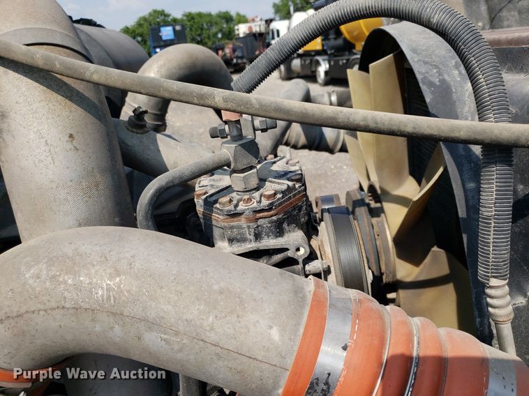 image for item DP7886 1996 International 9200  vacuum truck