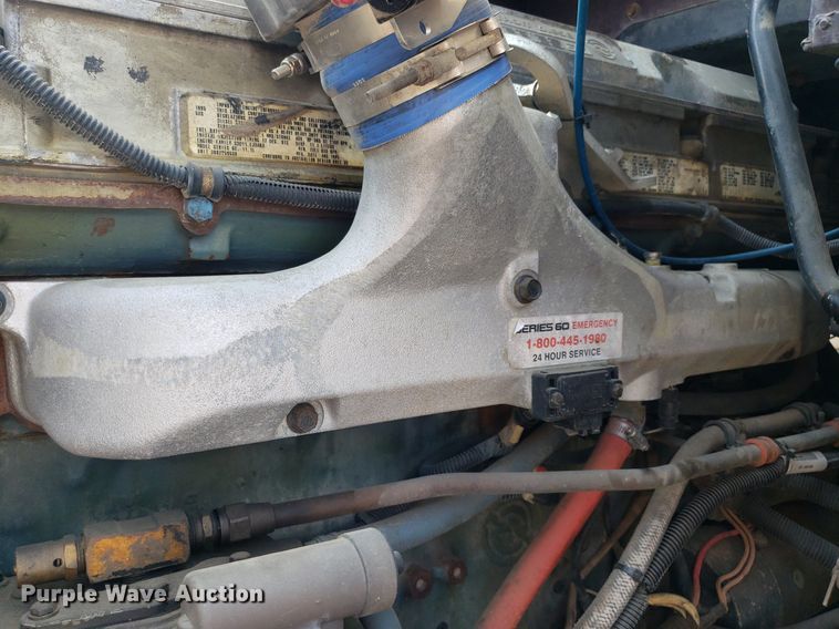 image for item DP7886 1996 International 9200  vacuum truck